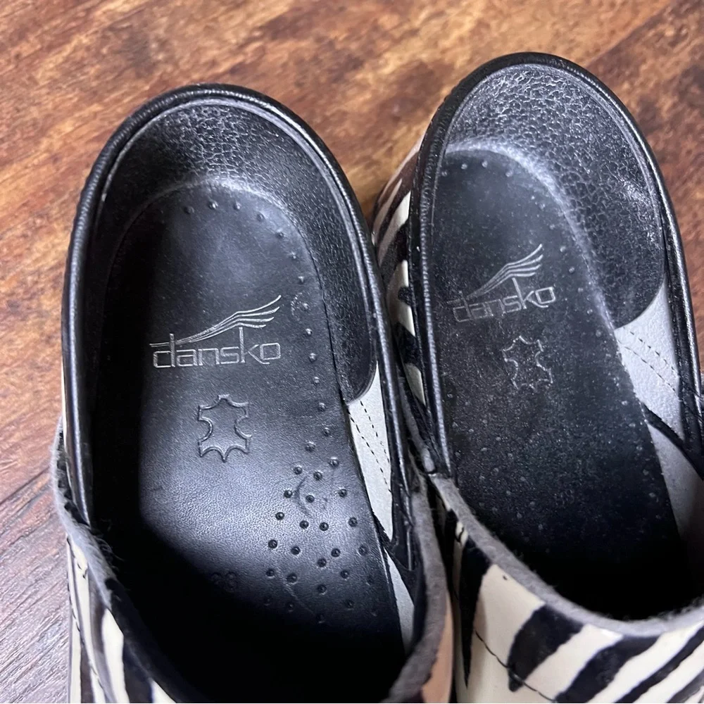 SOLD Dansko professional zebra print clog size 38 or 8 - Picture 4 of 5